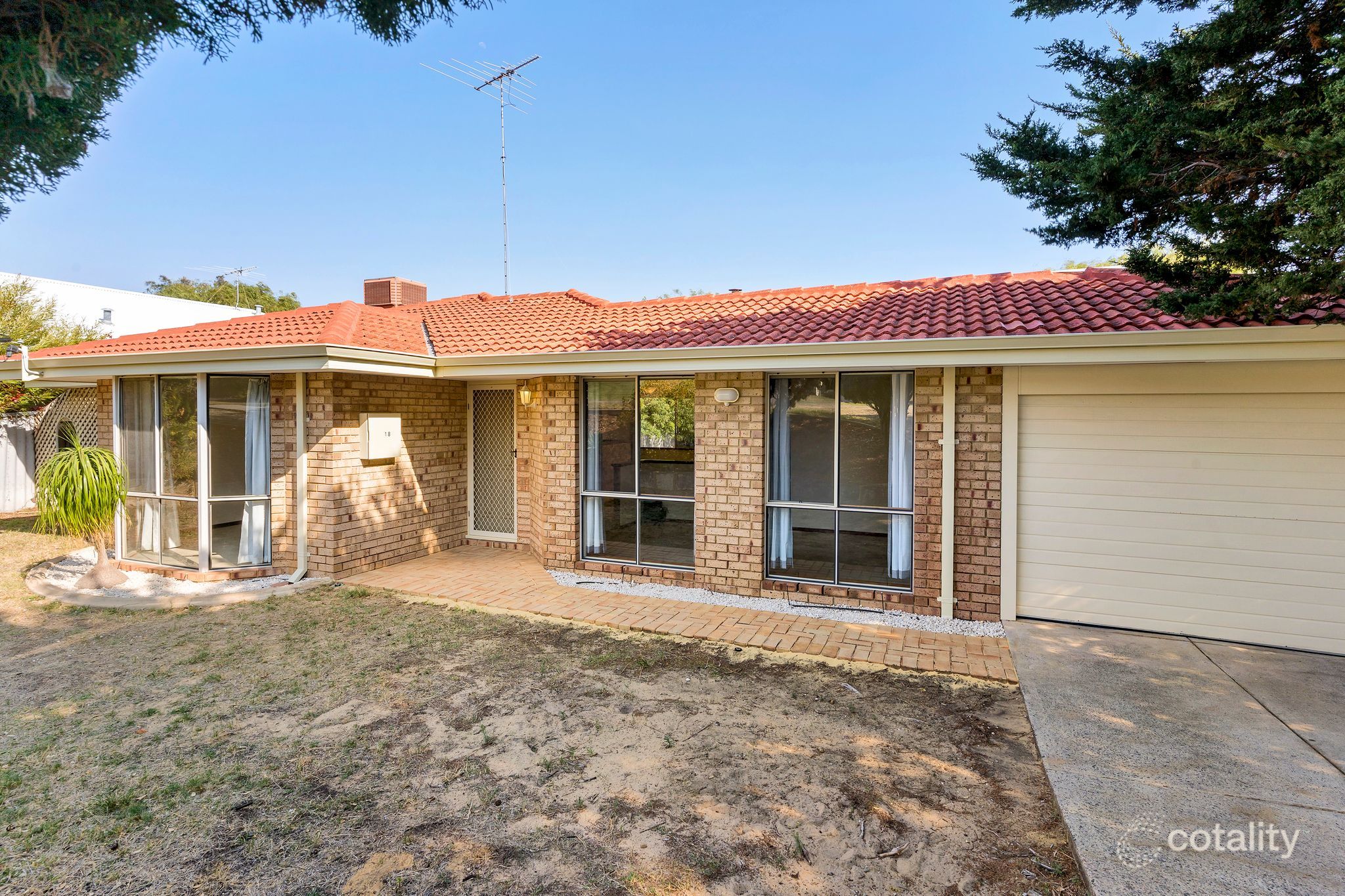 18 Scrivener Pl, Halls Head, WA 6210