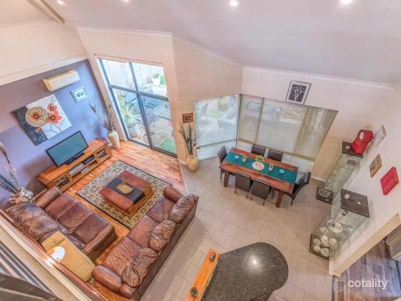 8b Scalby St, Scarborough, WA 6019