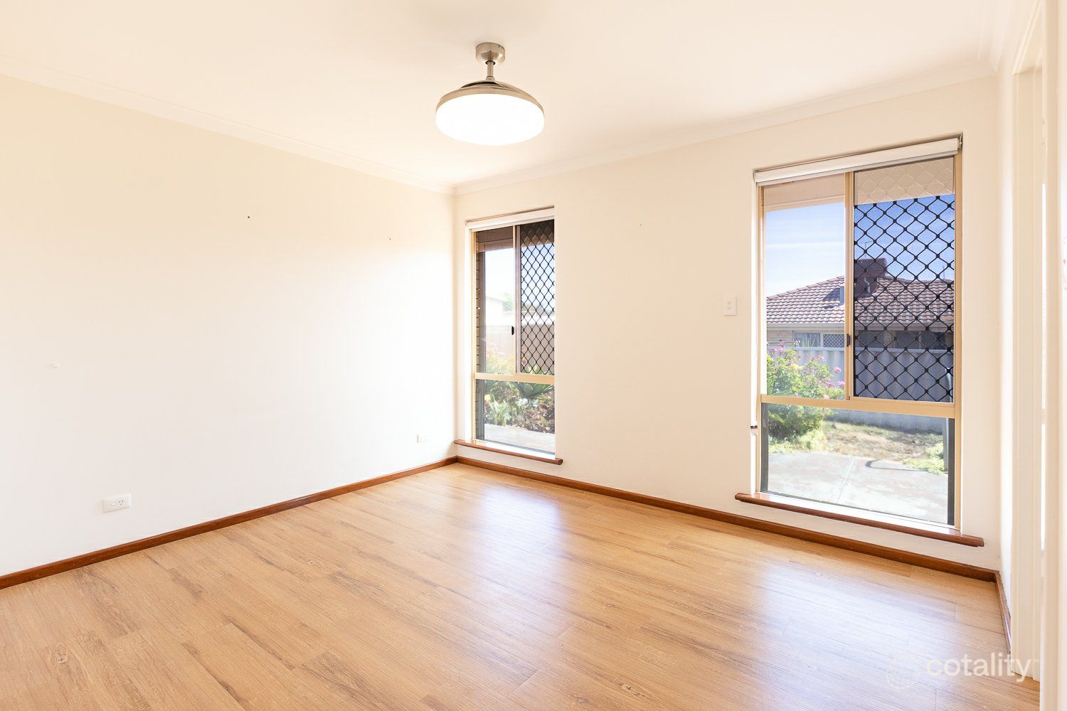 1 Turfan Way, Lake Coogee, WA 6166