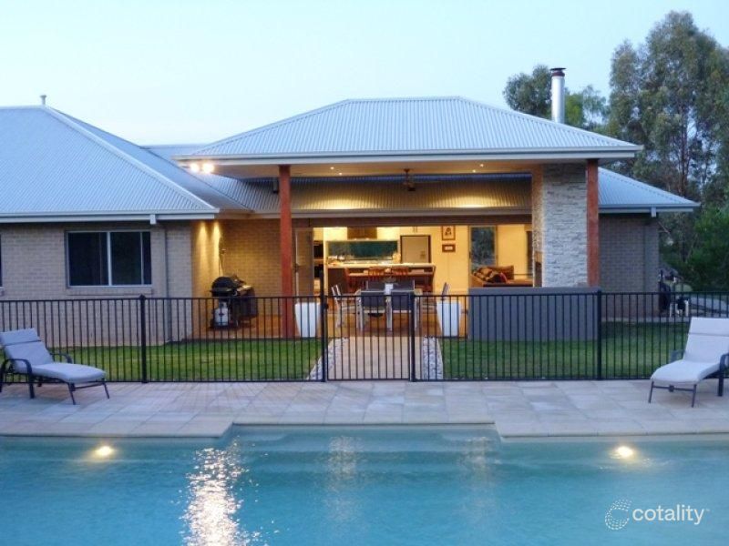 11 Hollara Dr, Moama, NSW 2731