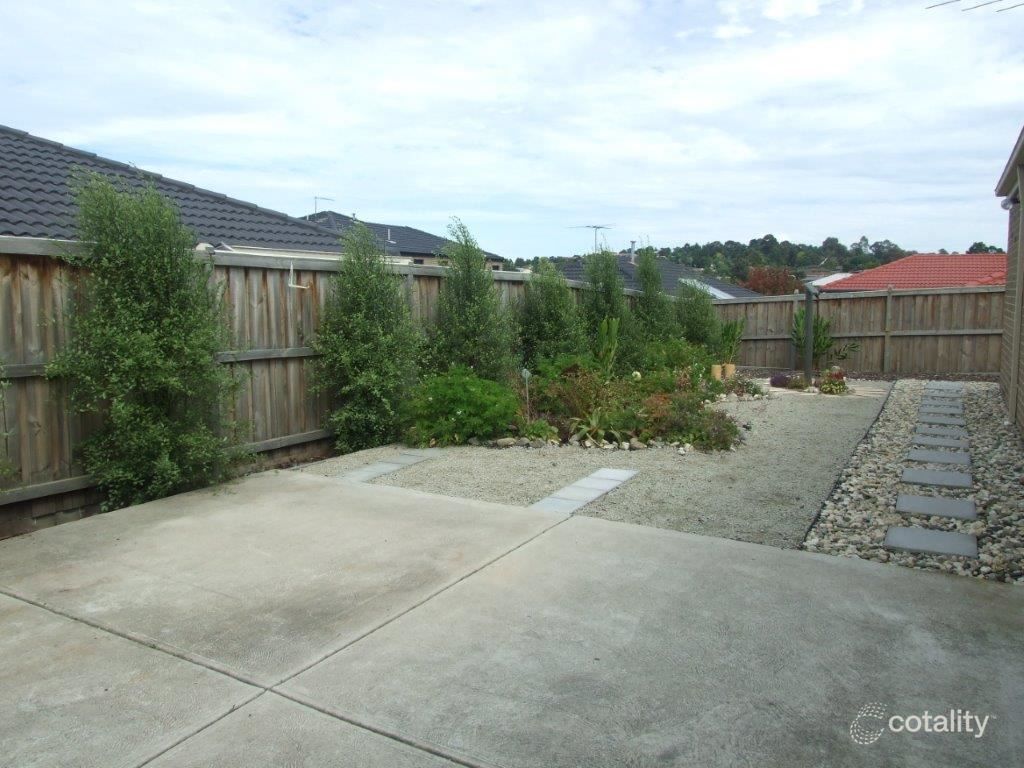 27 Bohemia Cres, Pakenham, VIC 3810