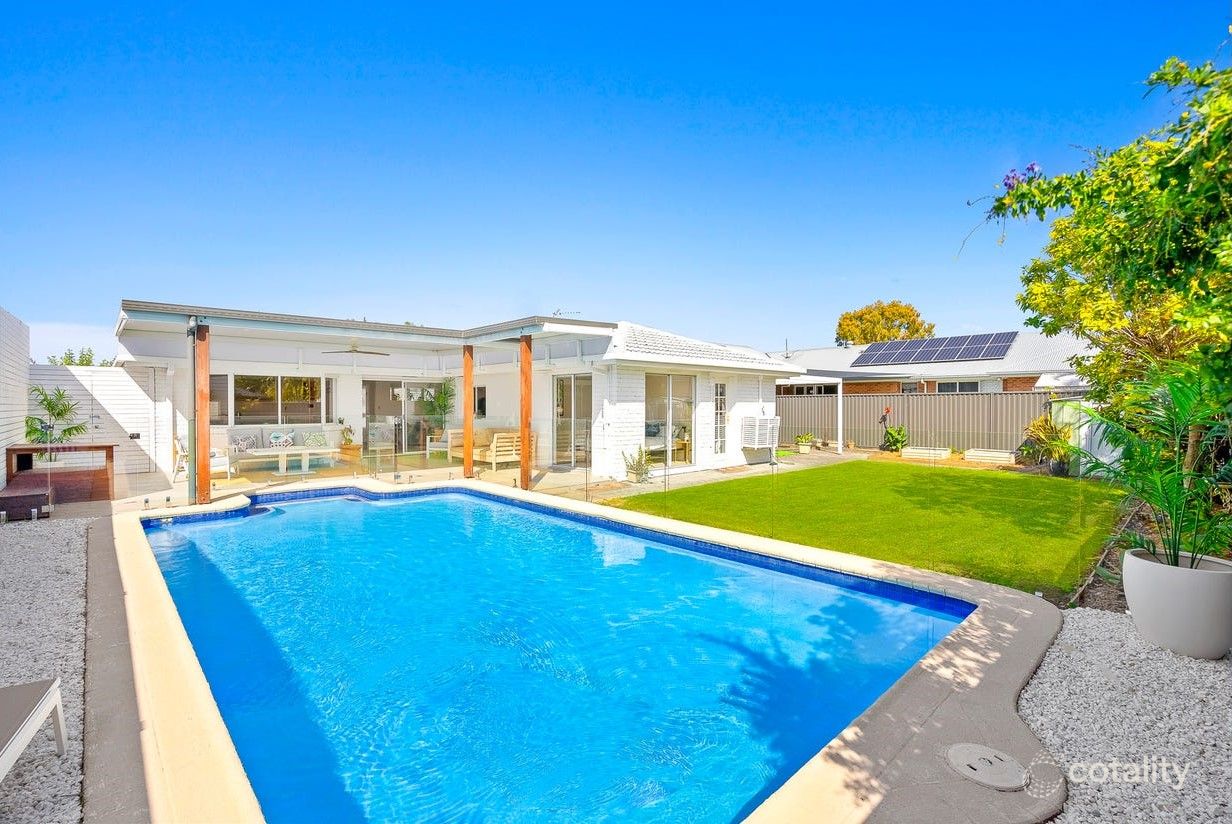 3 Harrier Dr, Burleigh Waters, QLD 4220