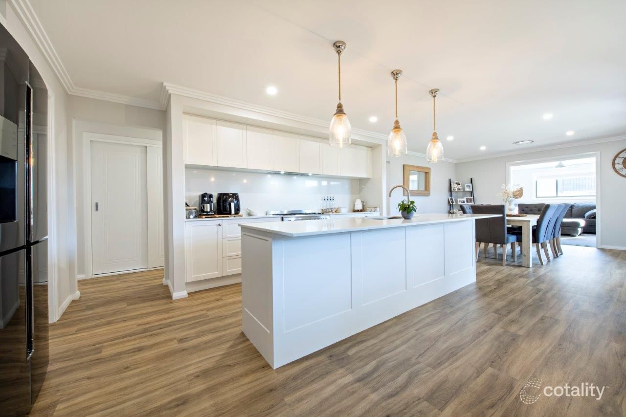 52 Azure Ave, Dubbo, NSW 2830