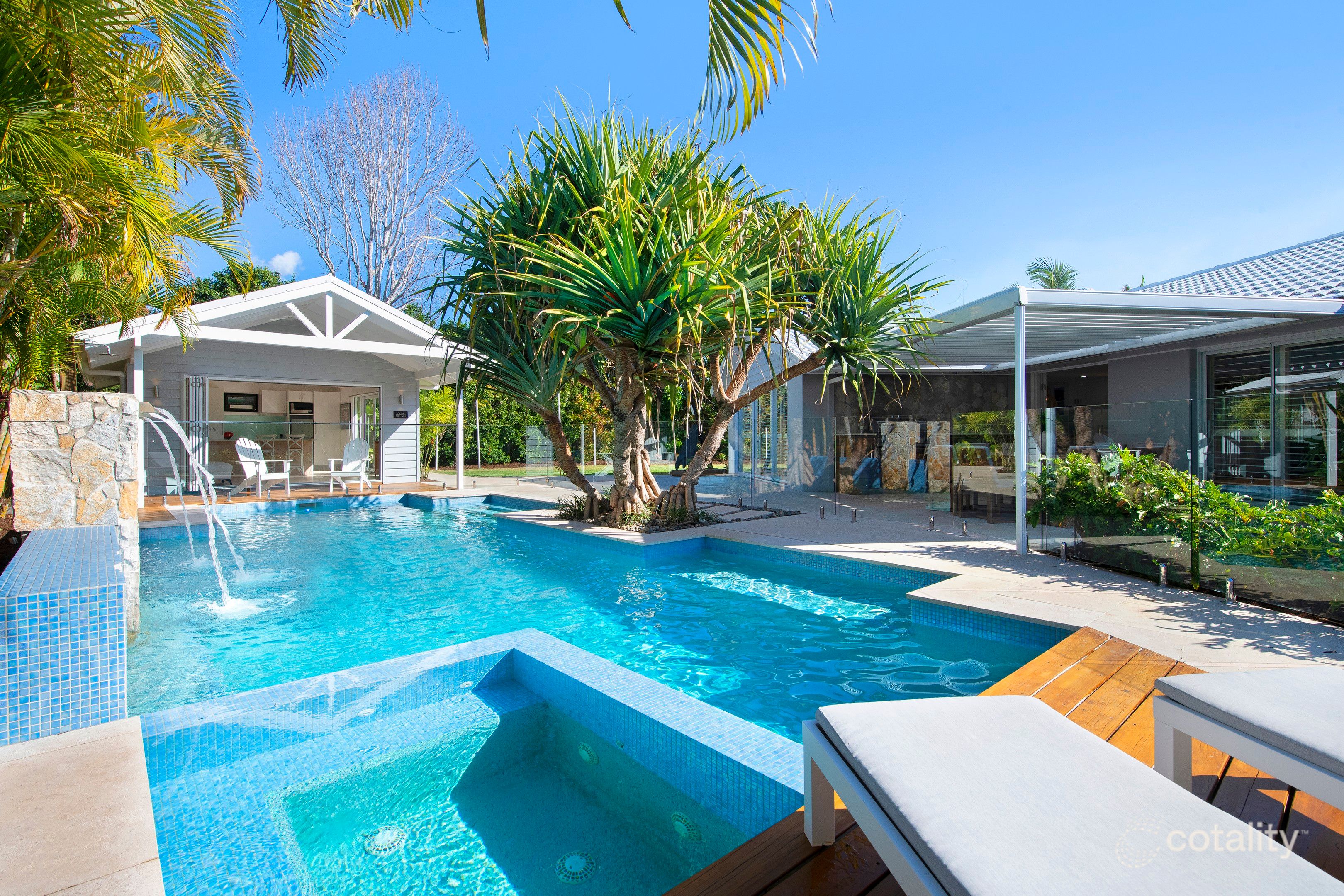 15 Timana Ave, Mermaid Waters, QLD 4218