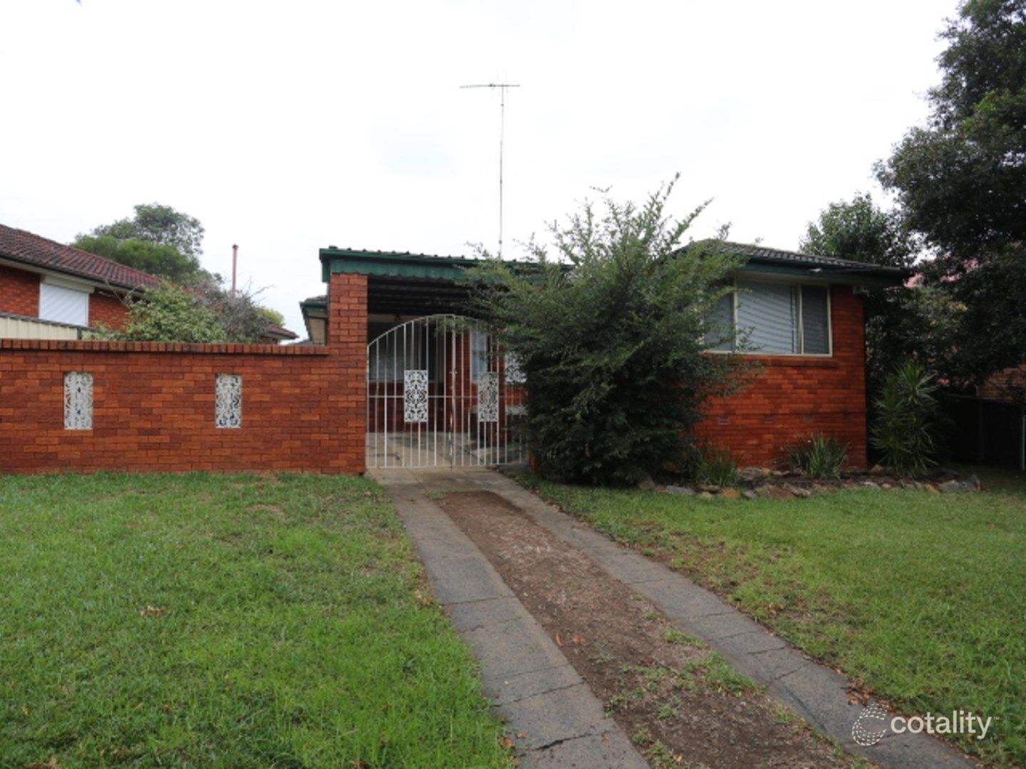 10 Lewis St, Bradbury, NSW 2560