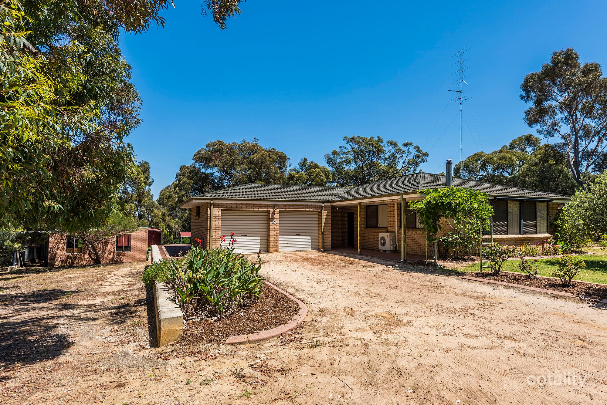 4 Russell Dr, Waroona, WA 6215