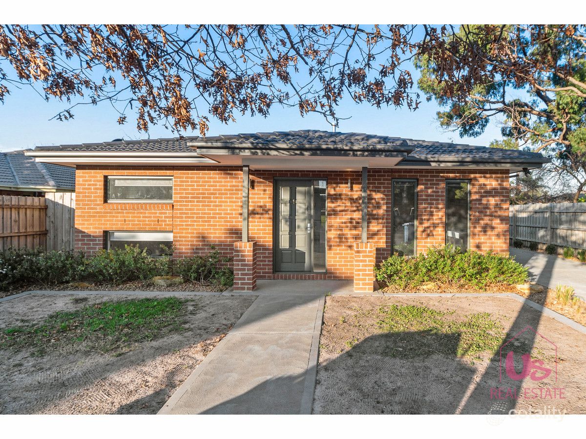 1/2 Russell St, Cranbourne, VIC 3977