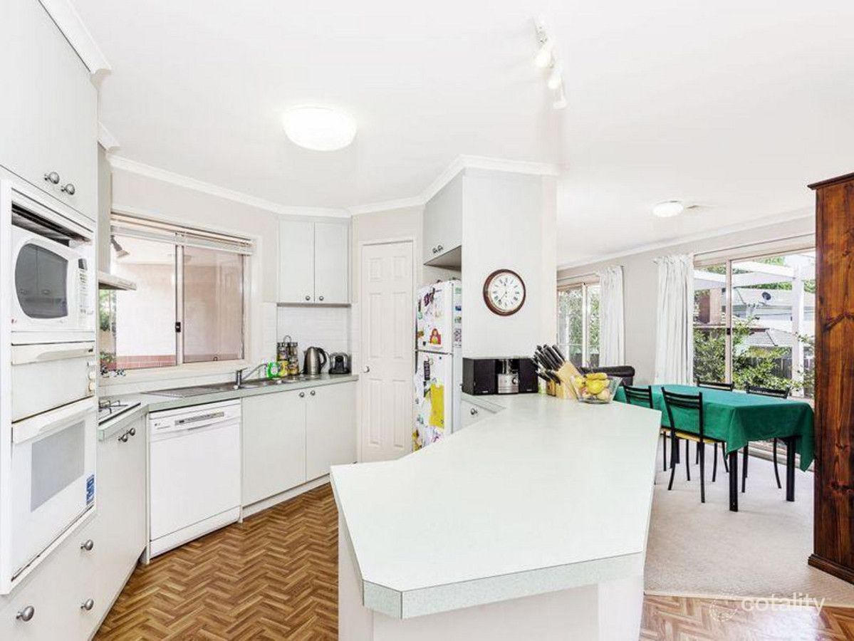 2/4 Hutchins St, Yarralumla, ACT 2600