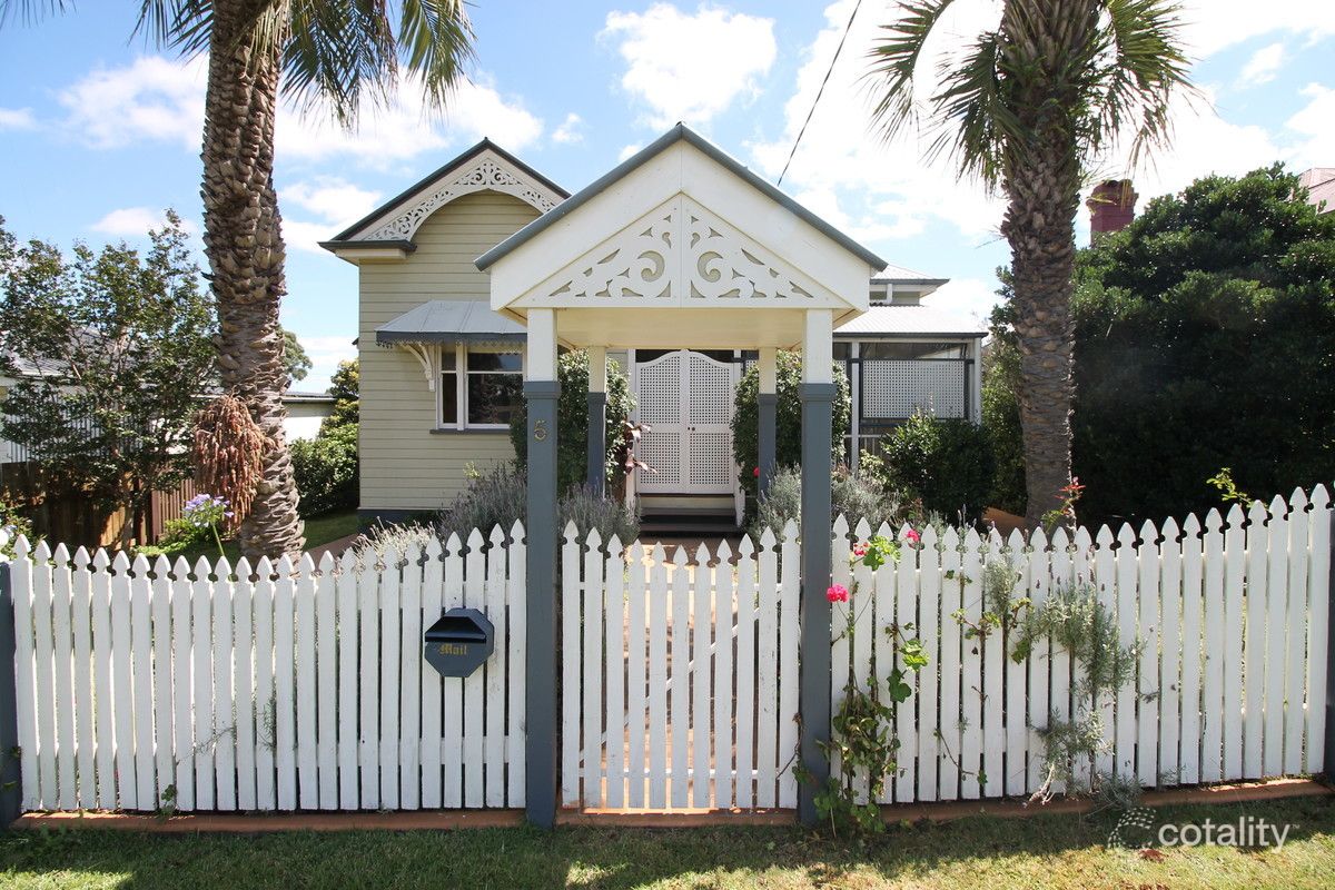 5 Cooper St, South Toowoomba, QLD 4350