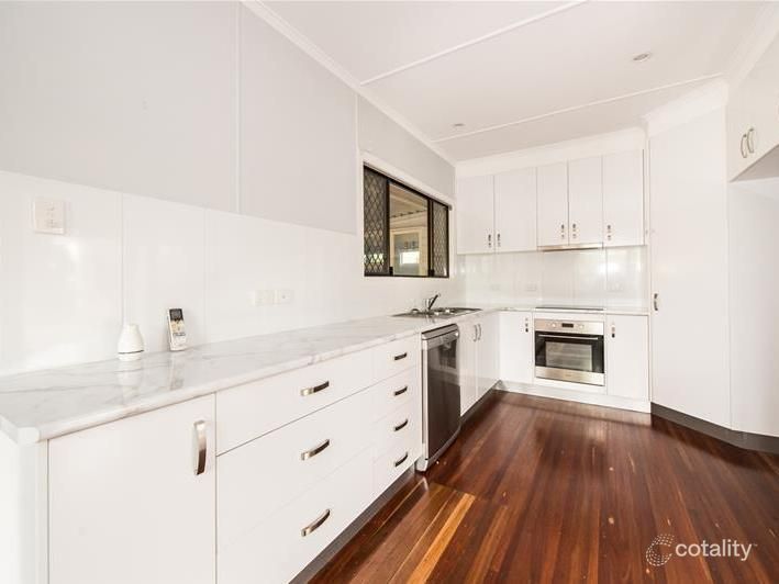 6 Wombyra St, Newtown, QLD 4350