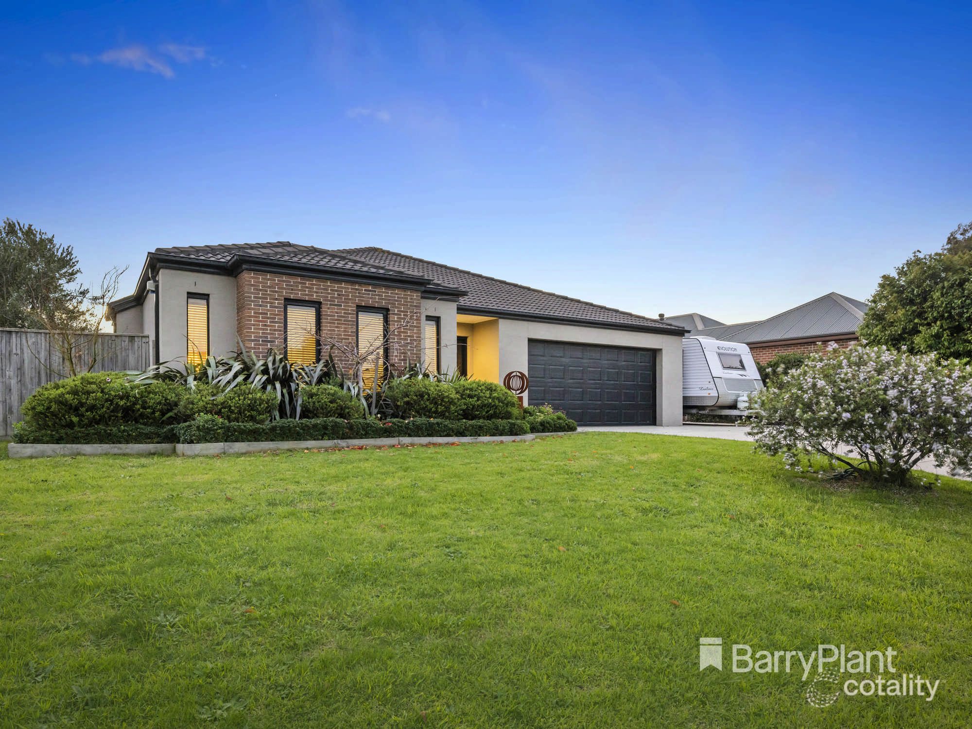 1 Morning Mist Ct, Mornington, VIC 3931