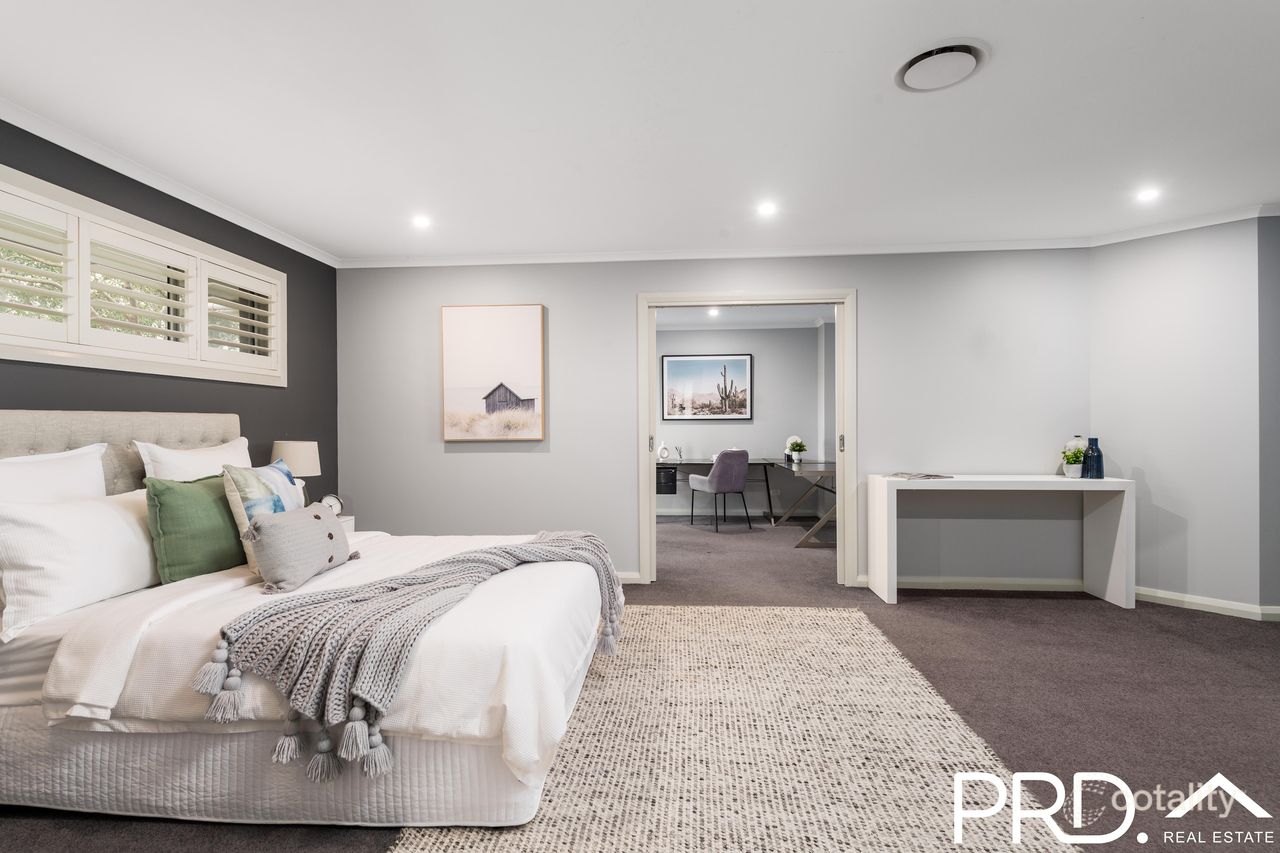 868 Henry Lawson Dr, Picnic Point, NSW 2213