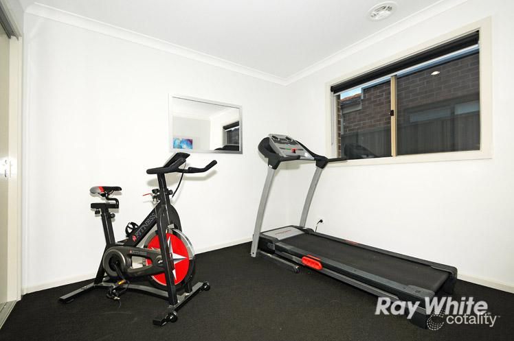 8 Hestia Ave, Cranbourne West, VIC 3977