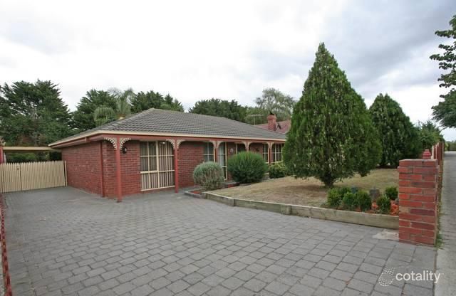 64 Collins Cres, Berwick, VIC 3806