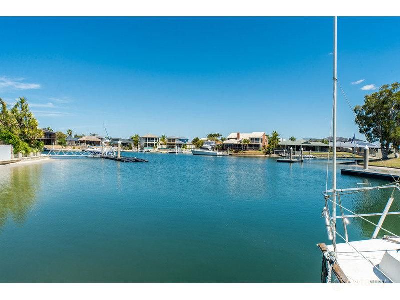 8 Namatjira St, Paradise Point, QLD 4216