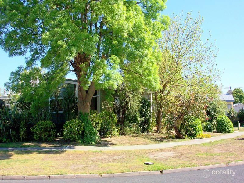 4 Brooks Ave, Horsham, VIC 3400