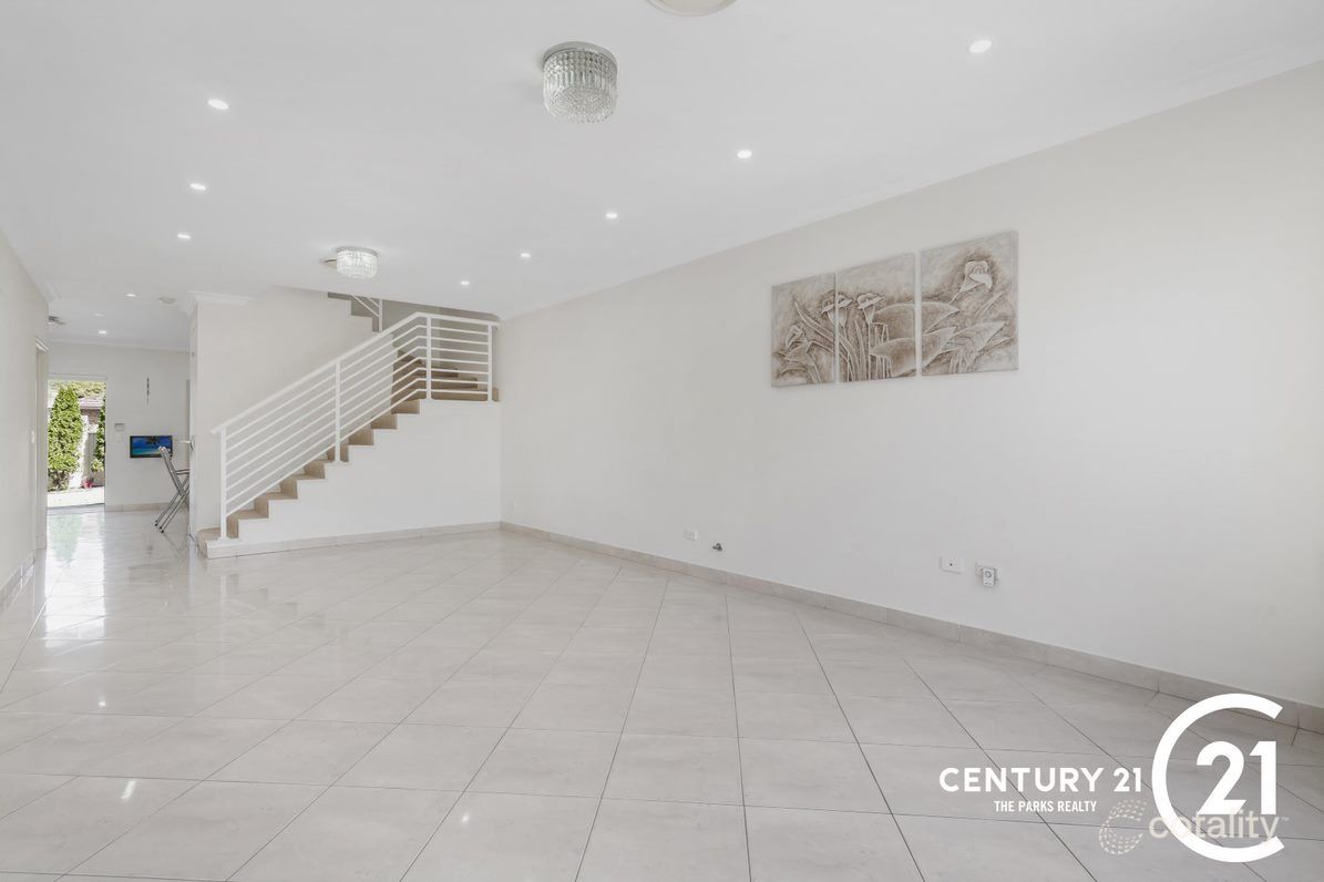 9 Stanbrook St, Fairfield Heights, NSW 2165