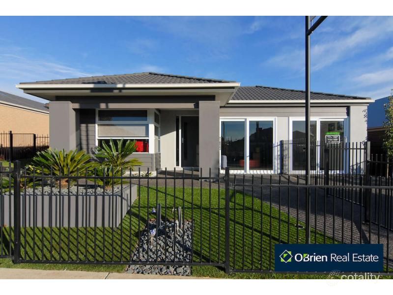 12 John Russell Rd, Cranbourne West, VIC 3977