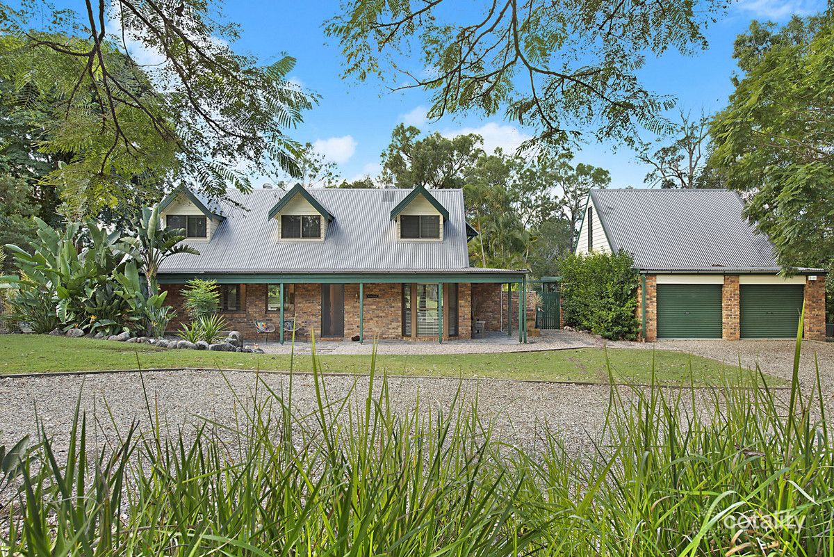 4 Hogan Ct, Camp Mountain, QLD 4520