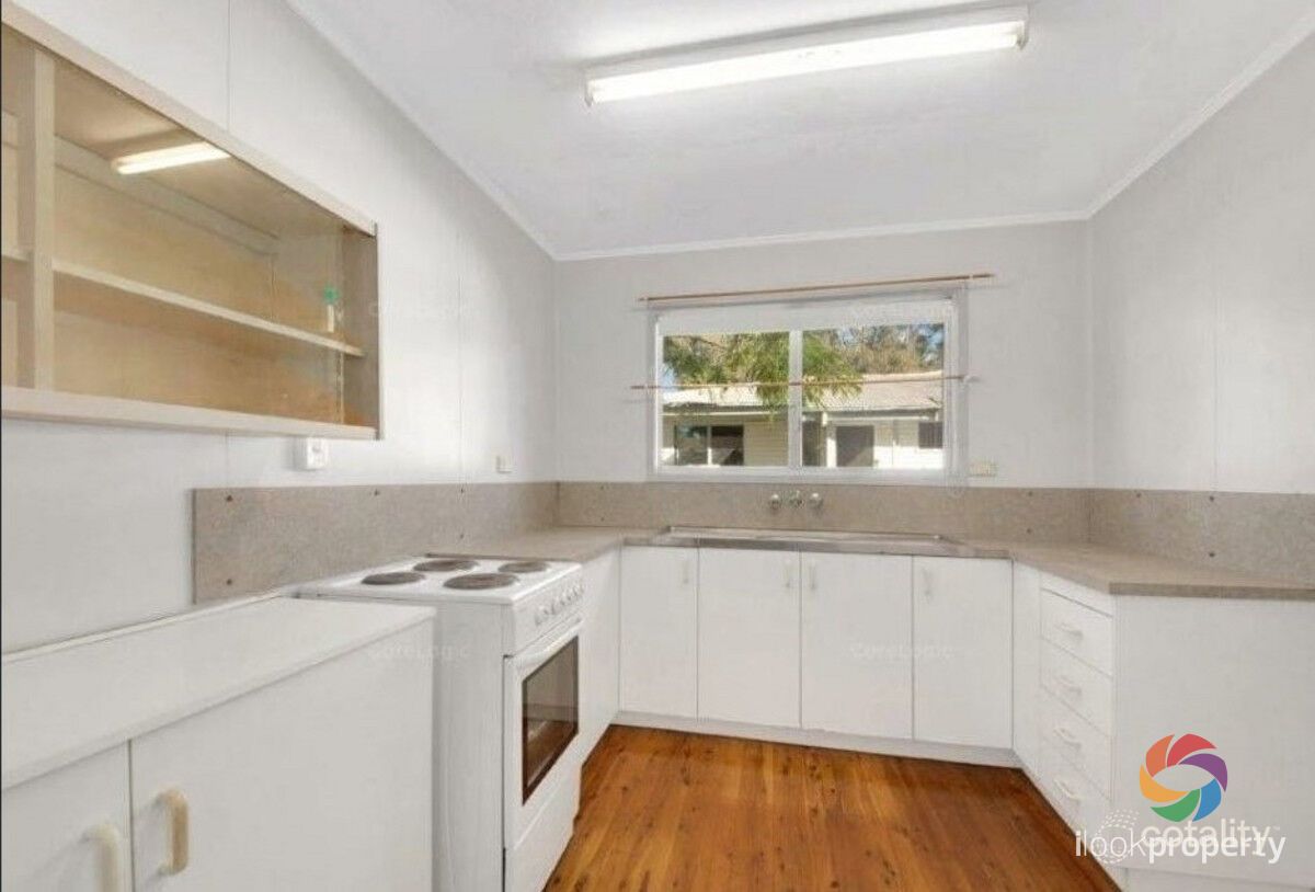 13 Wilkins St, West Gladstone, QLD 4680