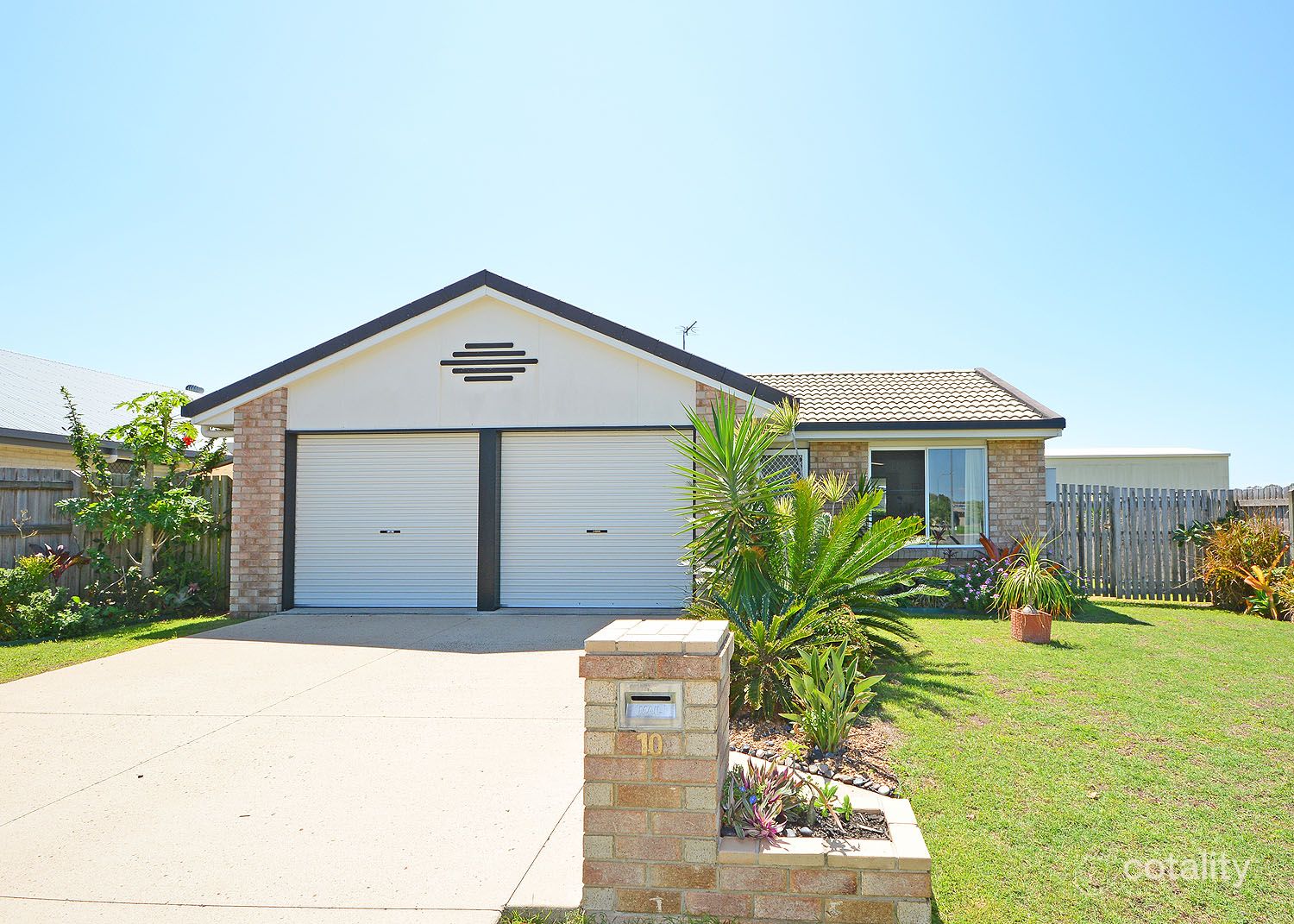 10 Dory Dr, Point Vernon, QLD 4655