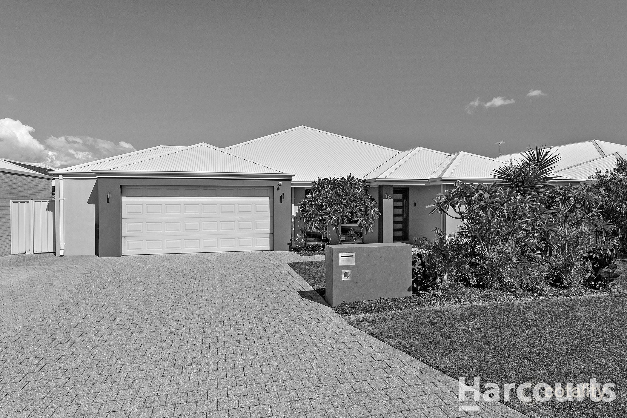16 Warrior Pass, Madora Bay, WA 6210