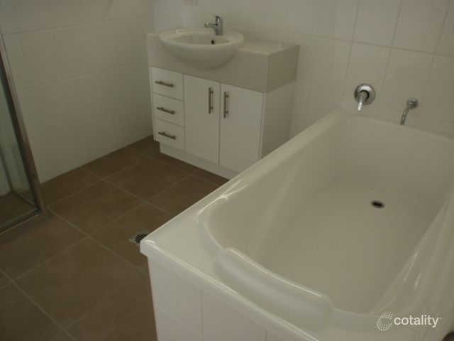 8 Berthun St, Emerald, QLD 4720