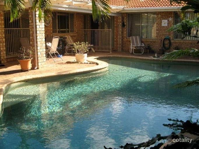 5 Sugarleaf Ct, Burleigh Waters, QLD 4220