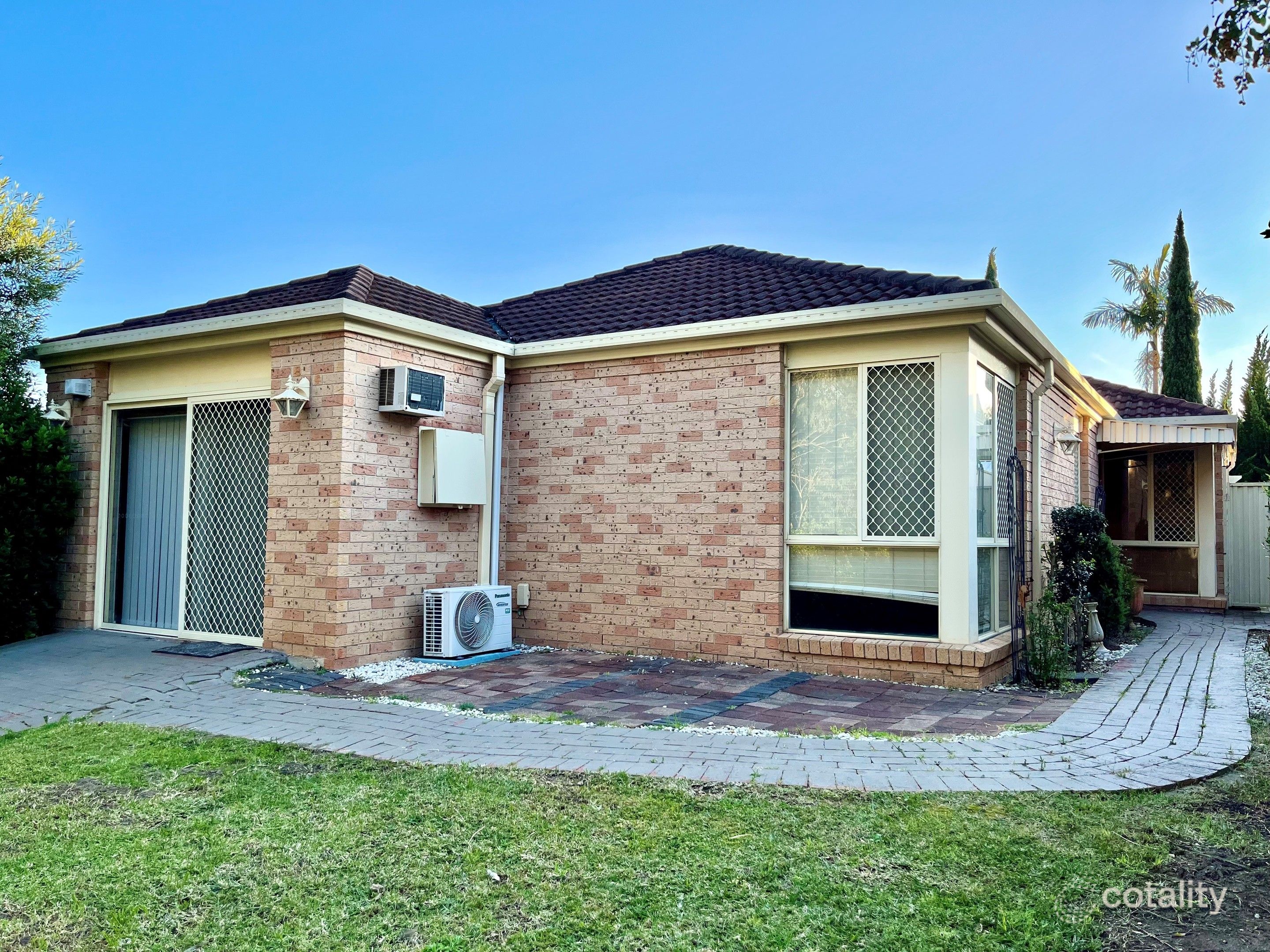 4b Kylie Way, Casula, NSW 2170