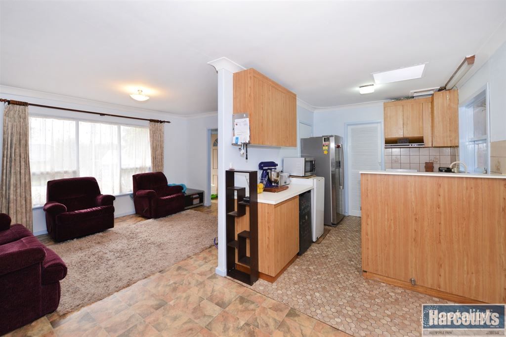 10 Carbenet Dr, Hackham, SA 5163