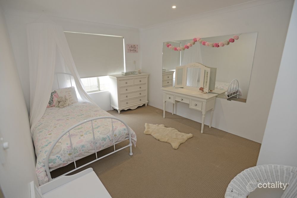 8 Gandossi Ct, Success, WA 6164