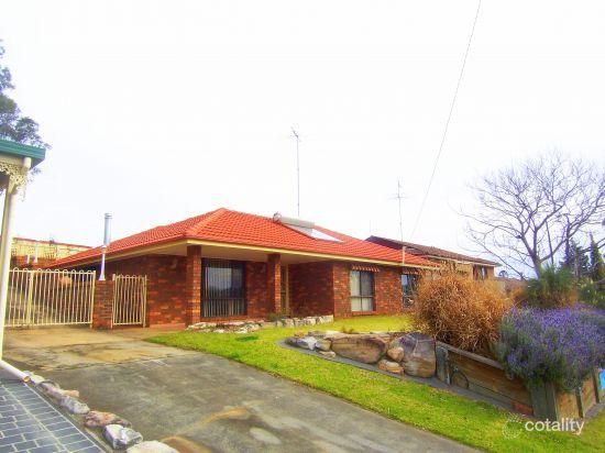 11 Peppercorn Ave, Mount Hunter, NSW 2570