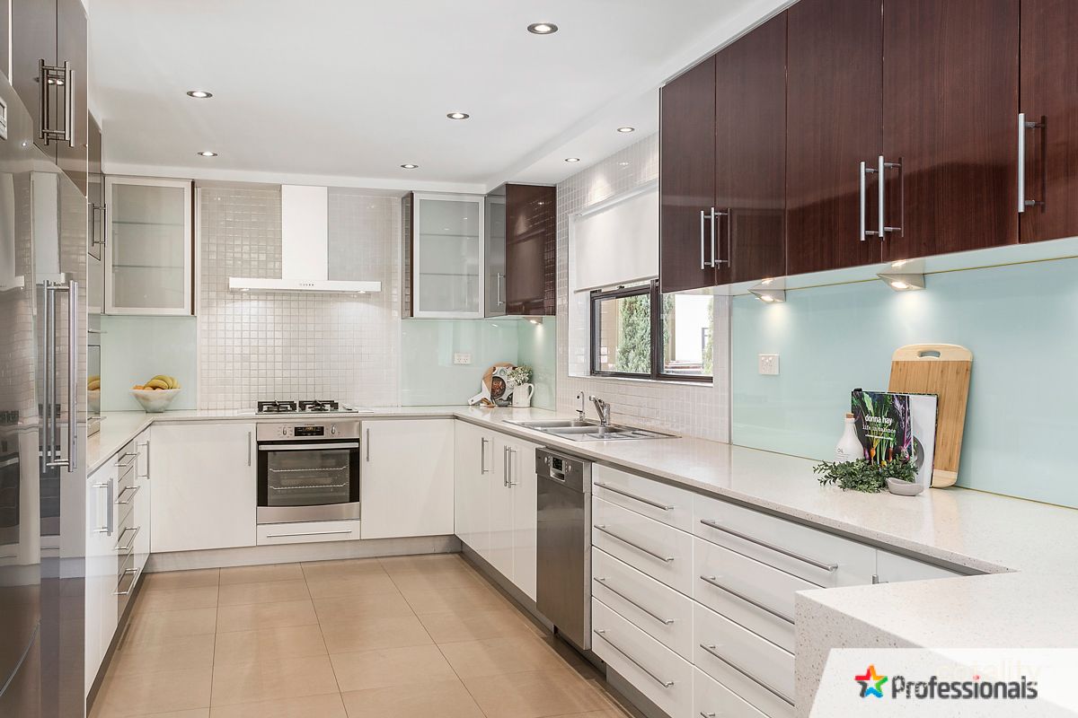 11 Brisbane St, Illawong, NSW 2234