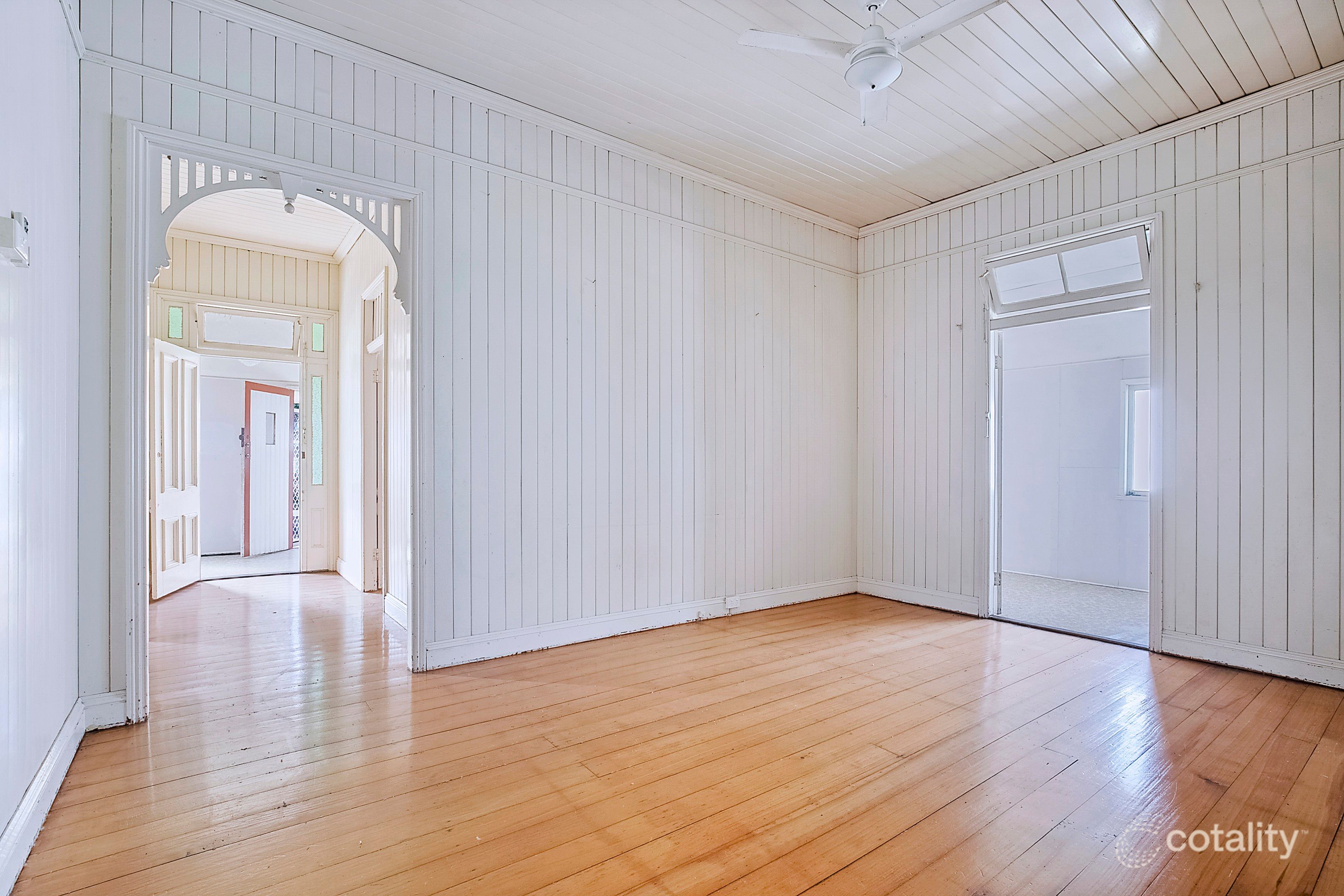 18 Ellesmere St, Yeronga, QLD 4104