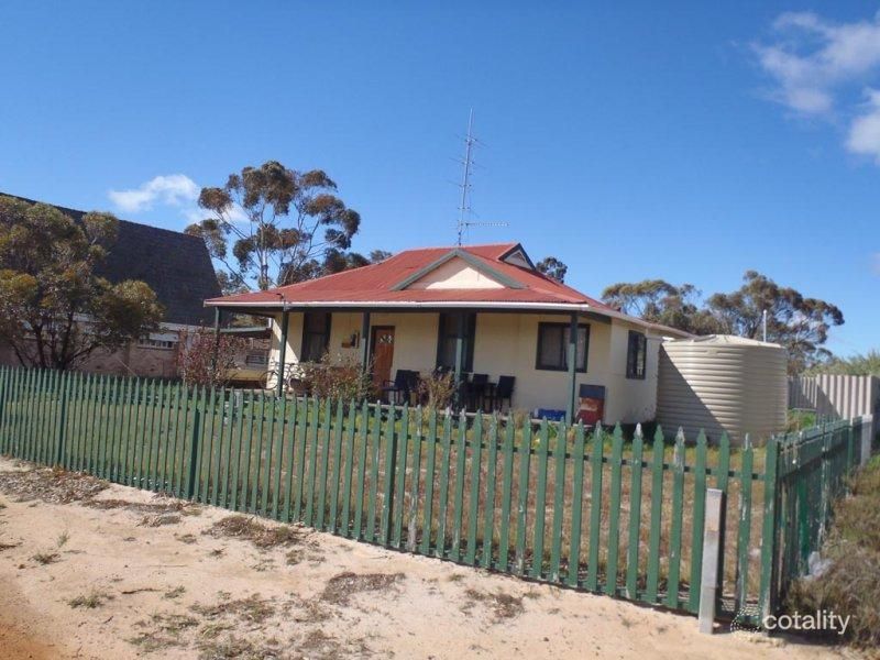 14 Railway Ave, Harrismith, WA 6361