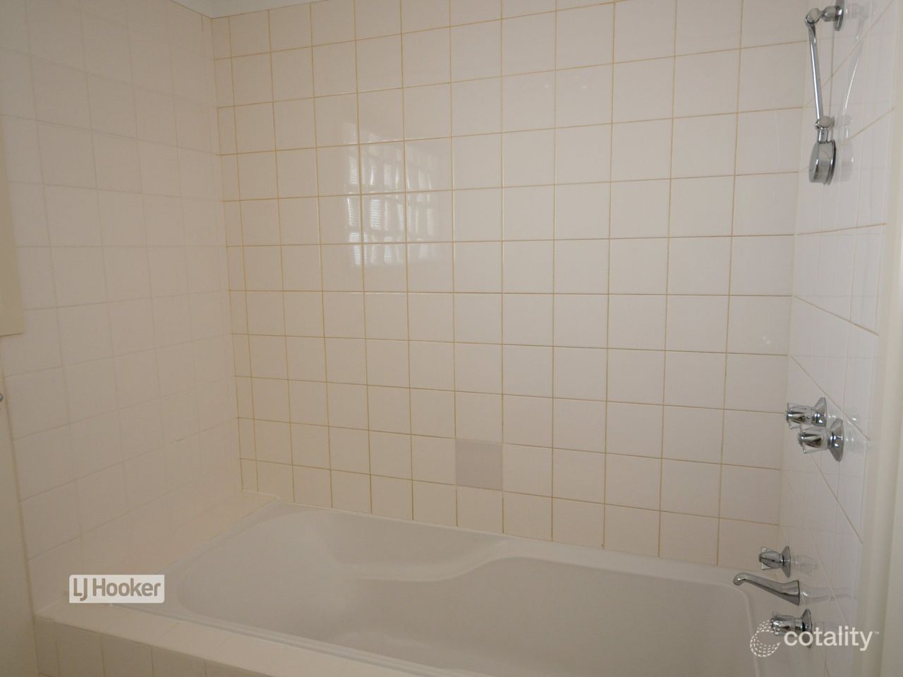 14 Hillside Gdns, Desert Springs, NT 0870