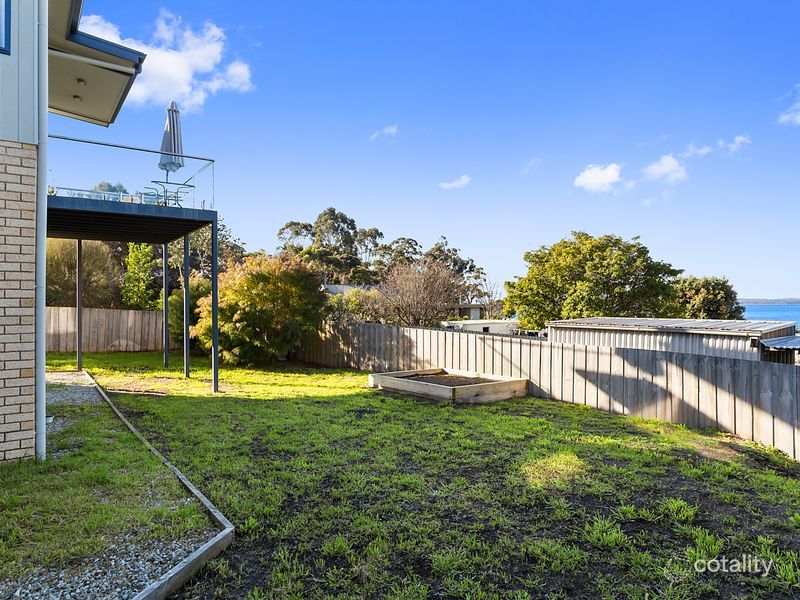 31 Wells Pde, Blackmans Bay, TAS 7052