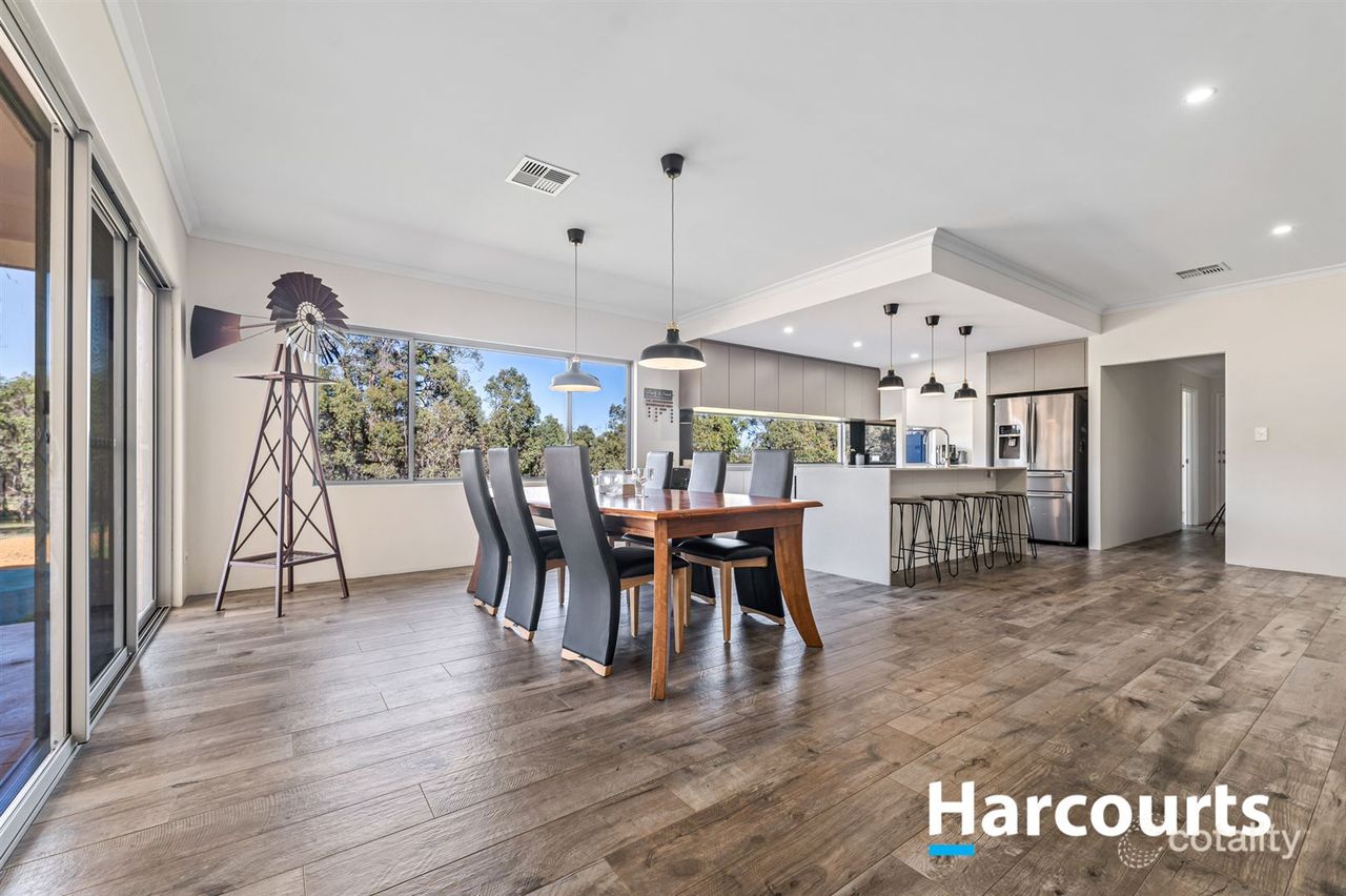 81 Wallaroo Dr, Chittering, WA 6084