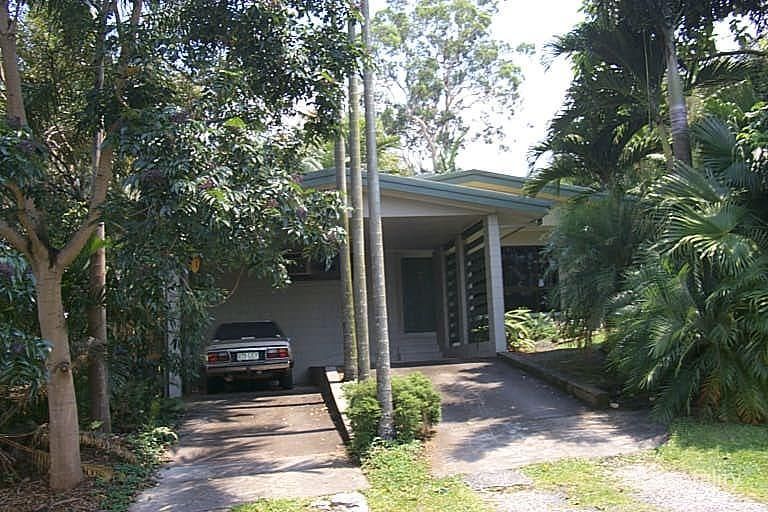 8 Beatrice St, Mooroobool, QLD 4870