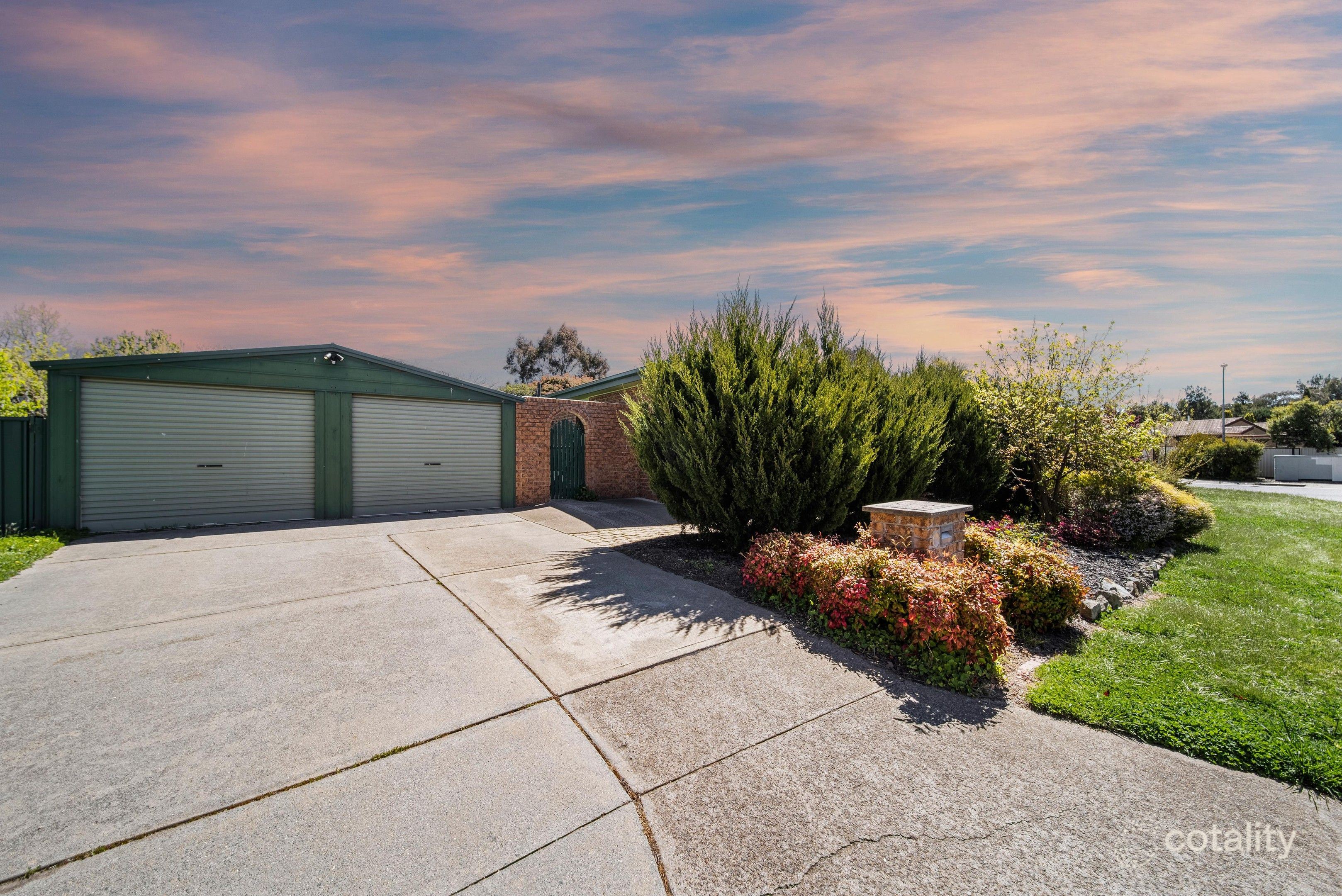 26 Herron Cres, Latham, ACT 2615