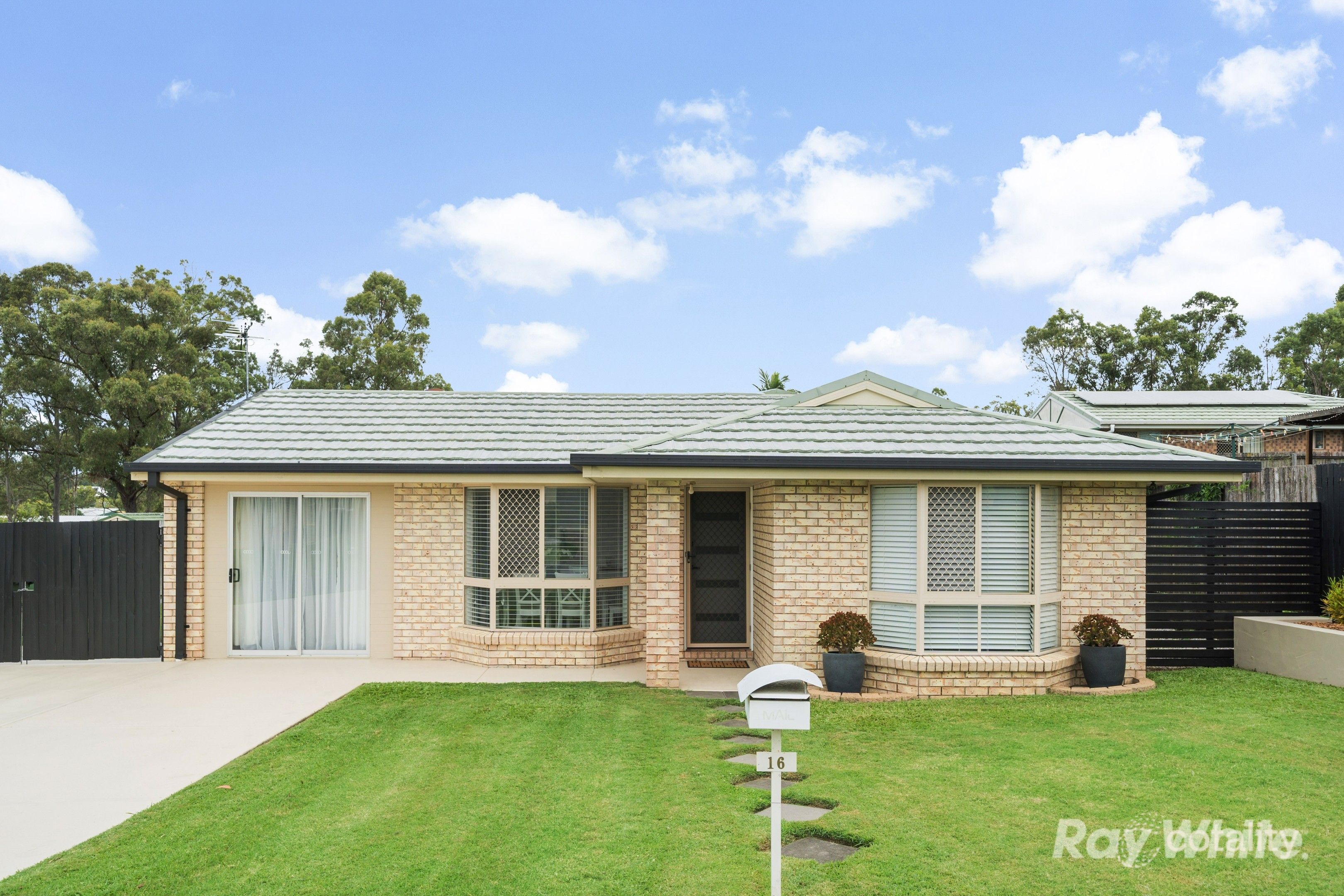 16 Kerry St, Marsden, QLD 4132