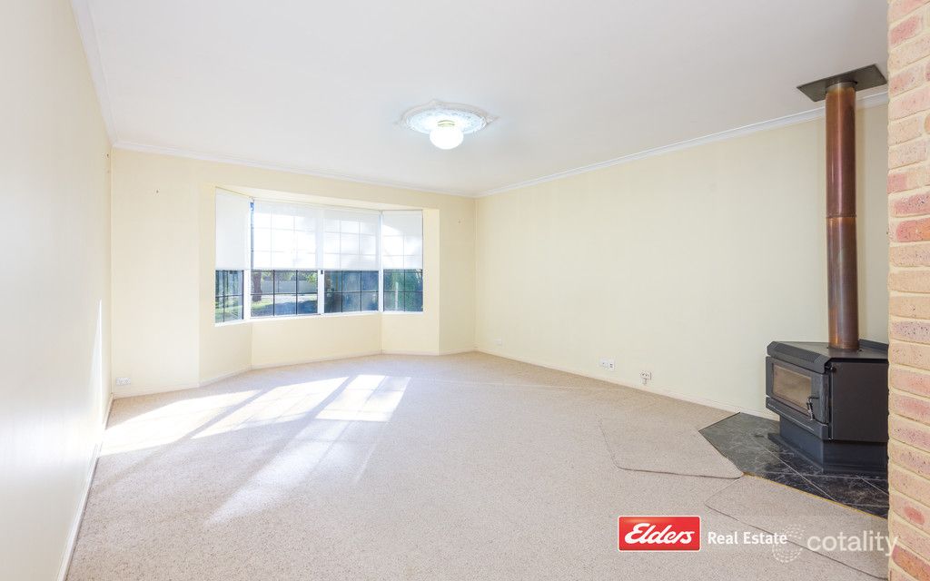 129 Bay View Dr, Little Grove, WA 6330