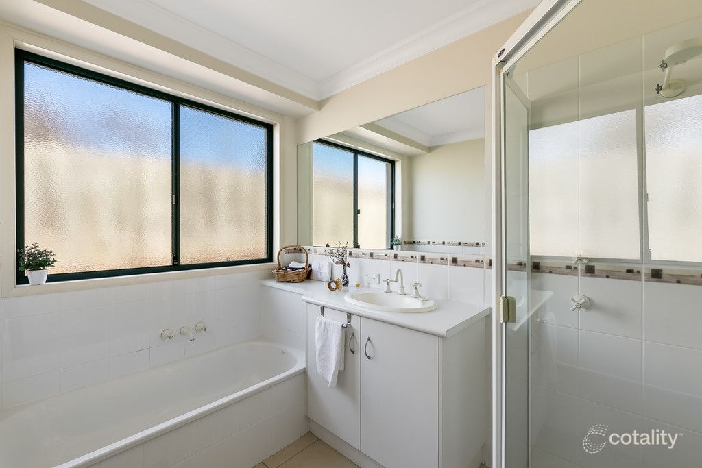 4 Highland Park Rd, Meringandan West, QLD 4352