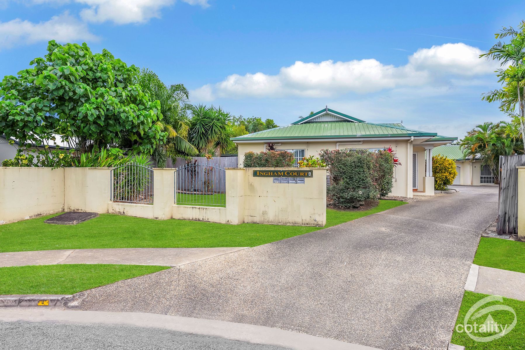 1/4 Ingham Ct, Mooroobool, QLD 4870