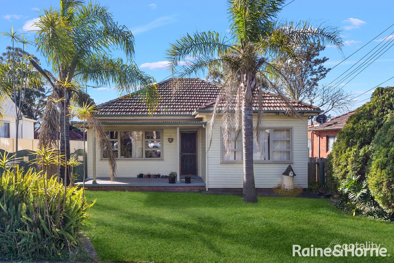 11 Blackwood Ave, Casula, NSW 2170