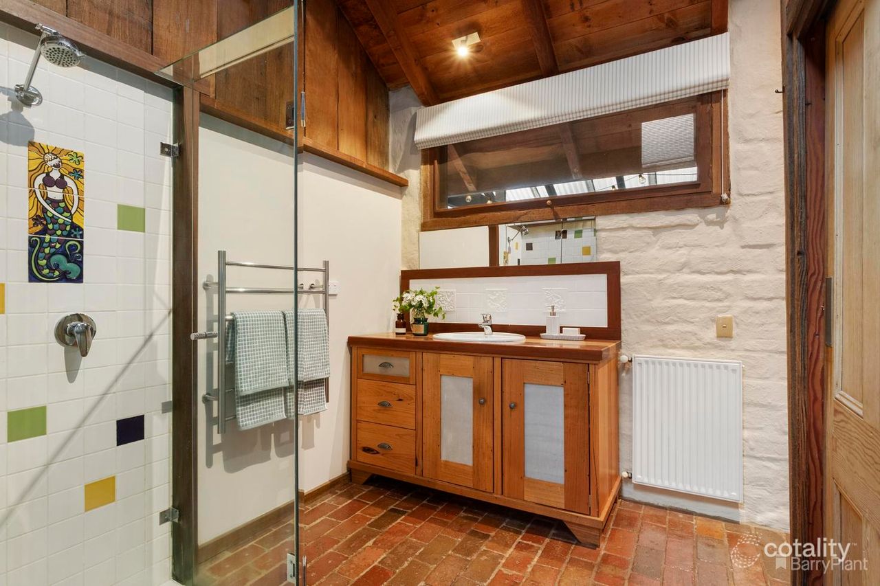 34 Hawkes Rd, North Warrandyte, VIC 3113