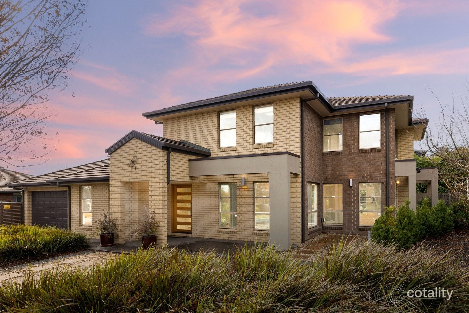 99 Amy Ackman St, Forde, ACT 2914