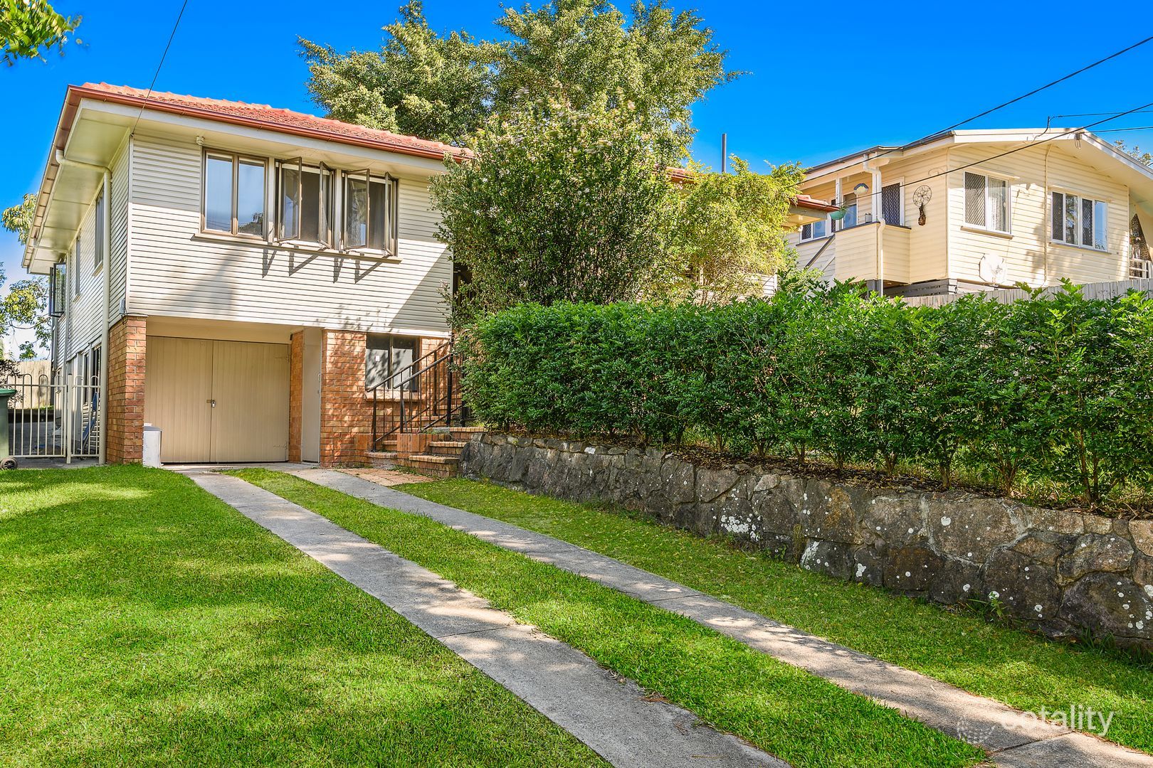 8 Burbank St, Stafford Heights, QLD 4053
