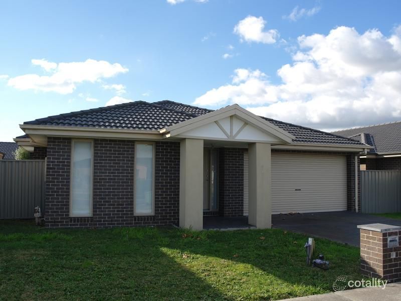 52 Bradford Dr, Cranbourne East, VIC 3977
