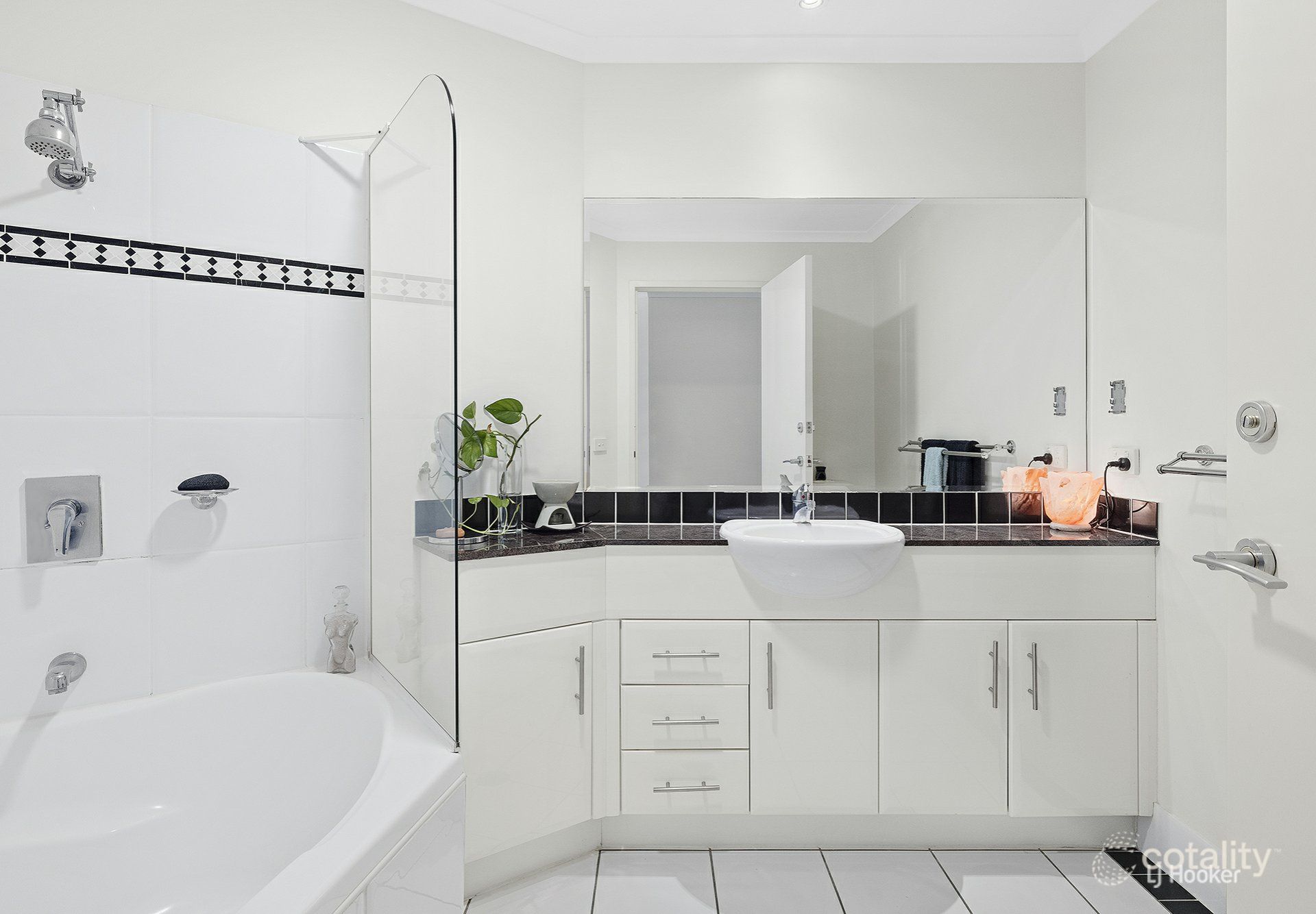 711/43 Shoal Bay Rd, Shoal Bay, NSW 2315